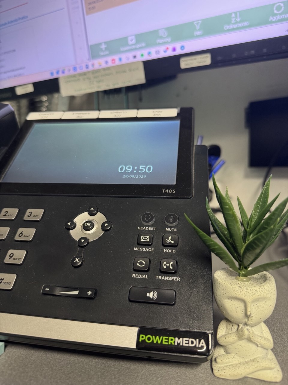 Telefono e postazione utilizzati per il coordinamento delle richieste